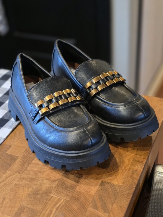 MIA Shoes - NWOT MIA Gabina Black Leather Chunky Loafer with Gold Chain Accent Shoes Size 7